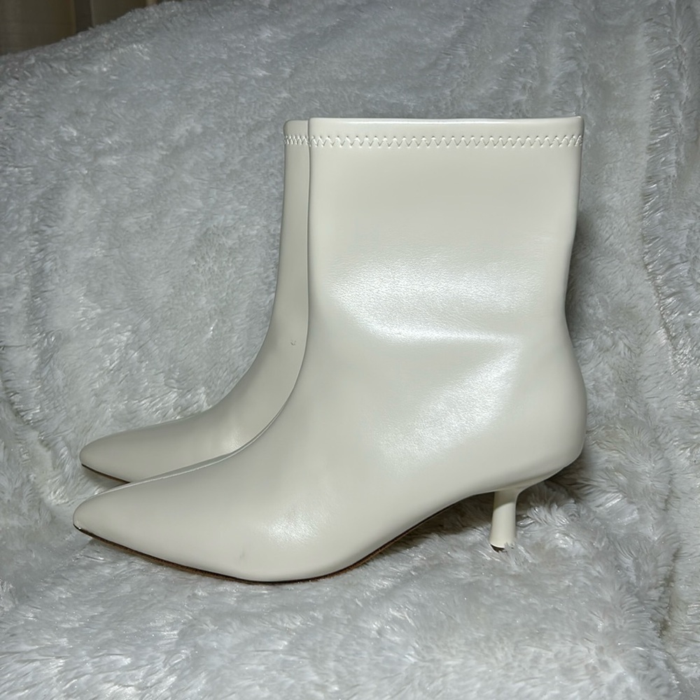 A New Day Lonnie Cream Kitten Heel Stretch Bootie Size 7 1/2 NWT - Picture 4 of 9